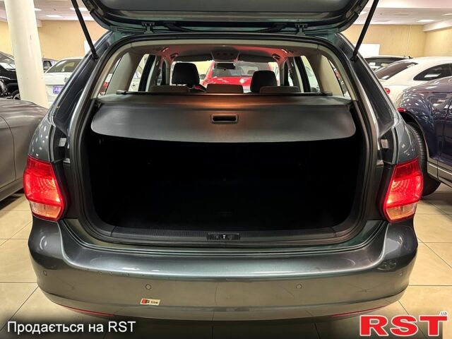 Серый Фольксваген Гольф, объемом двигателя 1.4 л и пробегом 217 тыс. км за 5800 $, фото 4 на Automoto.ua