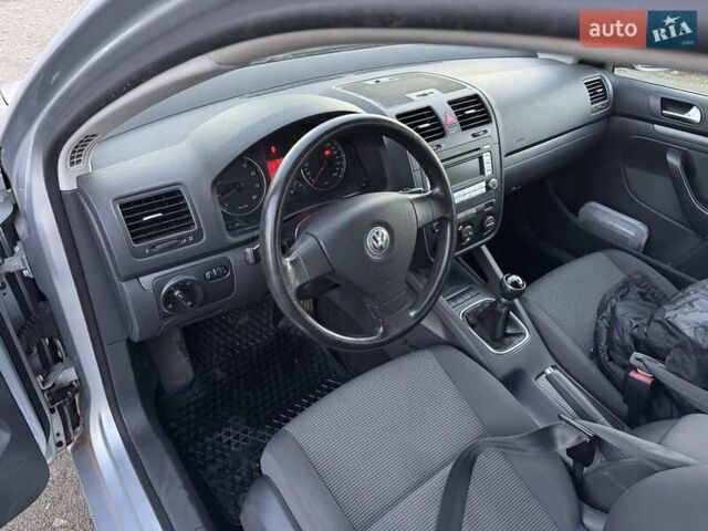 Сірий Фольксваген Гольф, об'ємом двигуна 1.6 л та пробігом 210 тис. км за 5999 $, фото 4 на Automoto.ua