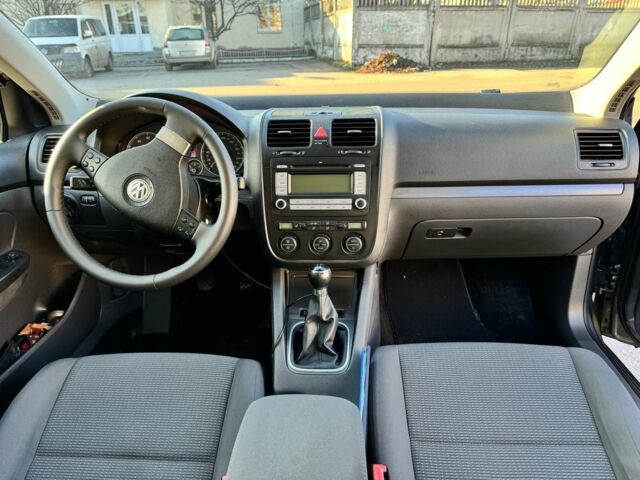 Серый Фольксваген Гольф, объемом двигателя 1.6 л и пробегом 295 тыс. км за 6500 $, фото 7 на Automoto.ua