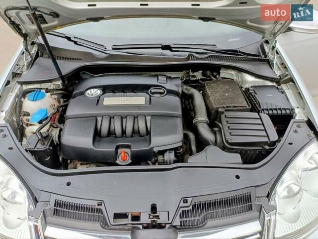 Сірий Фольксваген Гольф, об'ємом двигуна 1.6 л та пробігом 210 тис. км за 6399 $, фото 26 на Automoto.ua