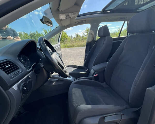 Серый Фольксваген Гольф, объемом двигателя 1.6 л и пробегом 220 тыс. км за 7300 $, фото 46 на Automoto.ua