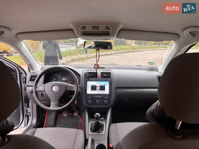 Серый Фольксваген Гольф, объемом двигателя 1.6 л и пробегом 250 тыс. км за 5999 $, фото 13 на Automoto.ua