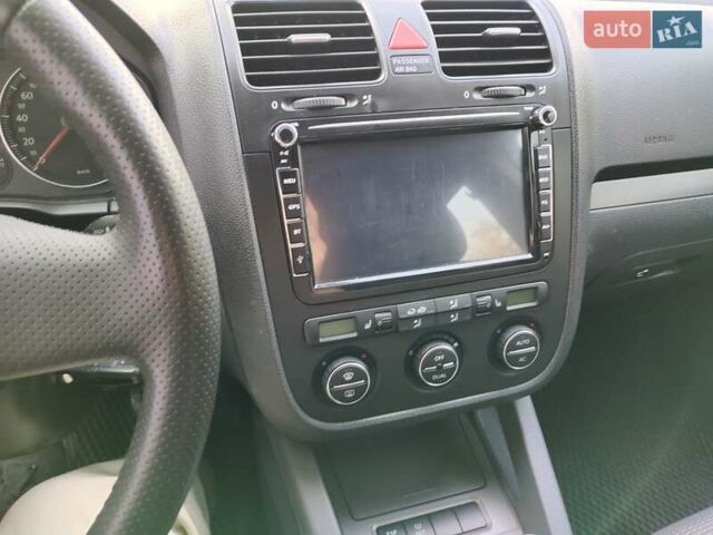 Серый Фольксваген Гольф, объемом двигателя 1.6 л и пробегом 201 тыс. км за 6000 $, фото 15 на Automoto.ua