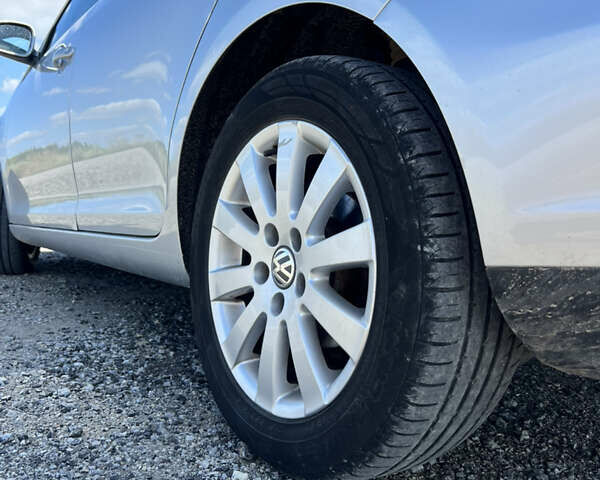 Серый Фольксваген Гольф, объемом двигателя 1.6 л и пробегом 220 тыс. км за 7300 $, фото 41 на Automoto.ua