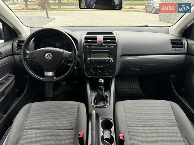 Серый Фольксваген Гольф, объемом двигателя 1.6 л и пробегом 202 тыс. км за 6350 $, фото 7 на Automoto.ua