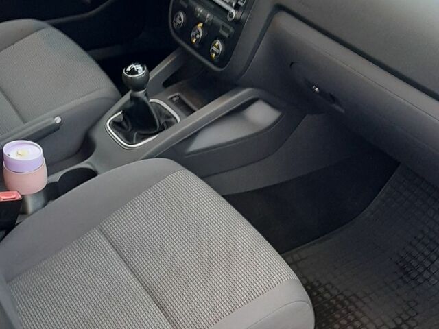 Серый Фольксваген Гольф, объемом двигателя 1.6 л и пробегом 243 тыс. км за 6900 $, фото 9 на Automoto.ua