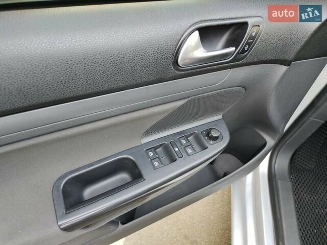 Серый Фольксваген Гольф, объемом двигателя 1.6 л и пробегом 201 тыс. км за 6000 $, фото 18 на Automoto.ua