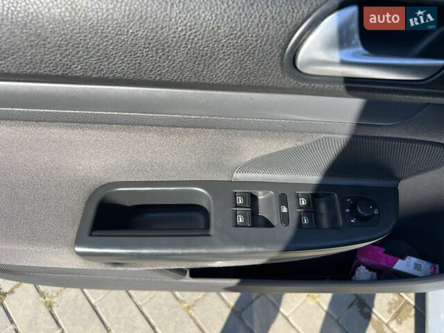 Серый Фольксваген Гольф, объемом двигателя 1.9 л и пробегом 280 тыс. км за 5500 $, фото 6 на Automoto.ua