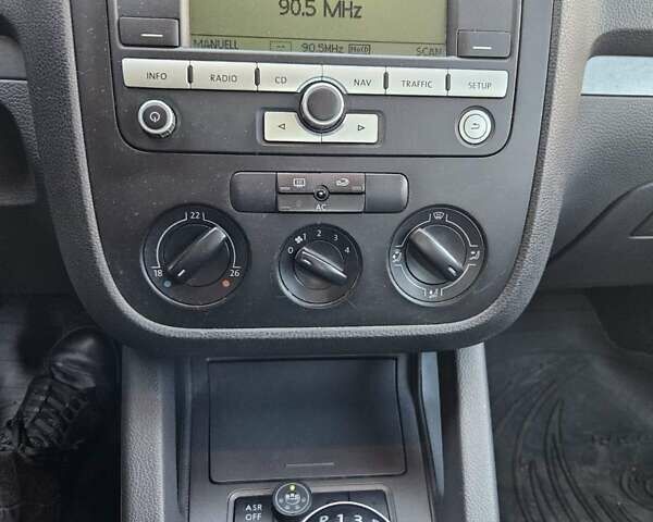 Серый Фольксваген Гольф, объемом двигателя 1.6 л и пробегом 256 тыс. км за 5650 $, фото 14 на Automoto.ua