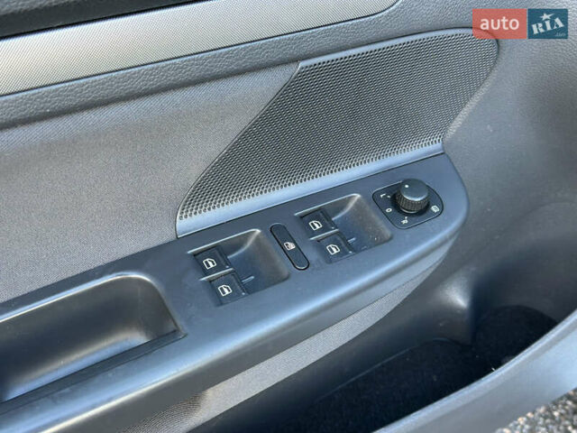 Сірий Фольксваген Гольф, об'ємом двигуна 1.6 л та пробігом 231 тис. км за 7100 $, фото 25 на Automoto.ua