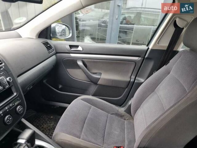 Серый Фольксваген Гольф, объемом двигателя 1.4 л и пробегом 226 тыс. км за 5500 $, фото 10 на Automoto.ua