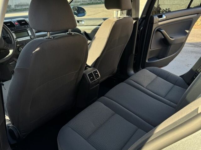 Серый Фольксваген Гольф, объемом двигателя 1.6 л и пробегом 295 тыс. км за 6500 $, фото 5 на Automoto.ua