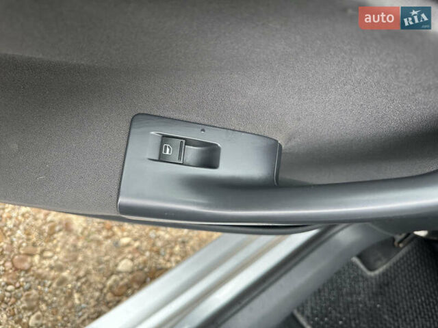 Сірий Фольксваген Гольф, об'ємом двигуна 1.6 л та пробігом 227 тис. км за 6000 $, фото 37 на Automoto.ua