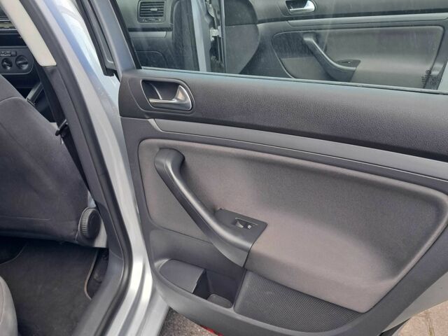 Сірий Фольксваген Гольф, об'ємом двигуна 1.6 л та пробігом 199 тис. км за 5900 $, фото 7 на Automoto.ua