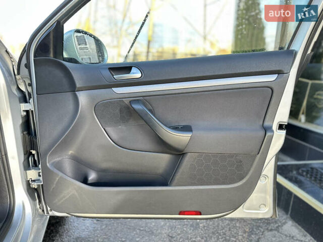 Сірий Фольксваген Гольф, об'ємом двигуна 1.6 л та пробігом 231 тис. км за 7100 $, фото 24 на Automoto.ua