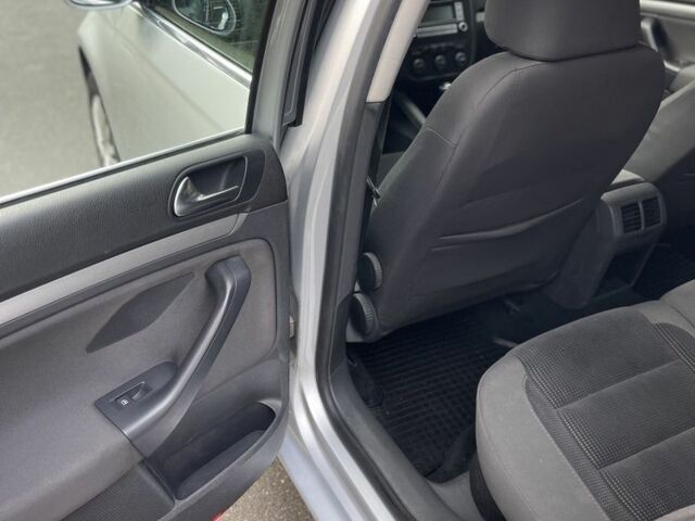 Серый Фольксваген Гольф, объемом двигателя 1.6 л и пробегом 242 тыс. км за 5900 $, фото 12 на Automoto.ua