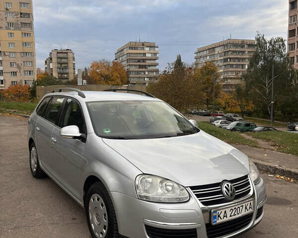 Серый Фольксваген Гольф, объемом двигателя 1.6 л и пробегом 250 тыс. км за 5999 $, фото 5 на Automoto.ua