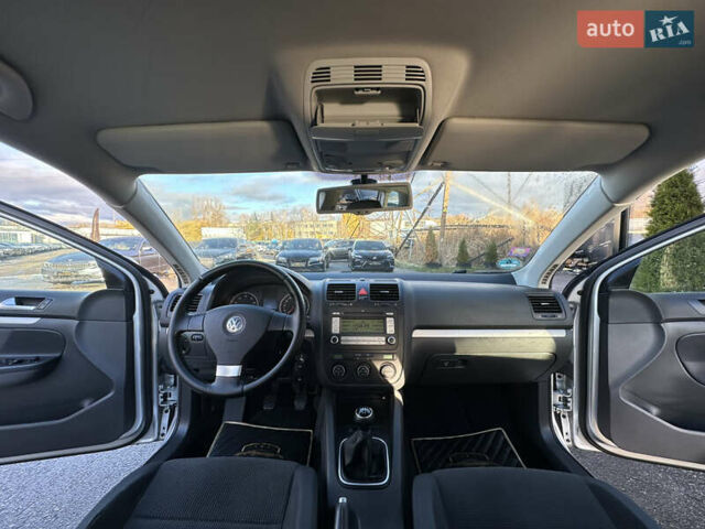 Сірий Фольксваген Гольф, об'ємом двигуна 1.6 л та пробігом 231 тис. км за 7100 $, фото 18 на Automoto.ua