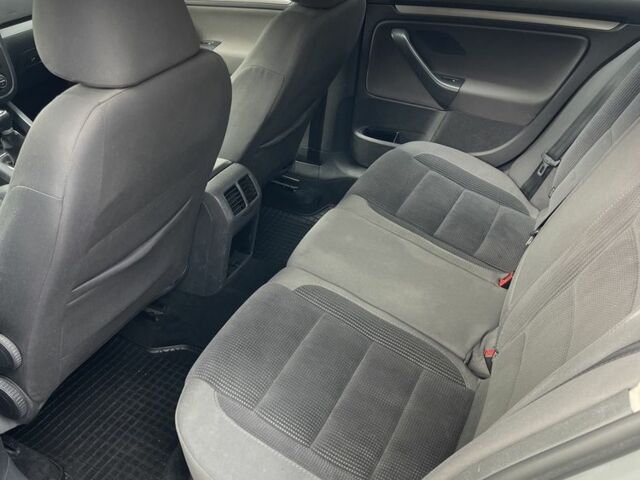 Серый Фольксваген Гольф, объемом двигателя 1.6 л и пробегом 242 тыс. км за 5900 $, фото 11 на Automoto.ua