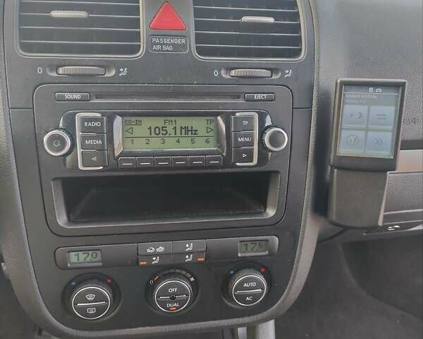 Серый Фольксваген Гольф, объемом двигателя 1.6 л и пробегом 198 тыс. км за 5000 $, фото 12 на Automoto.ua