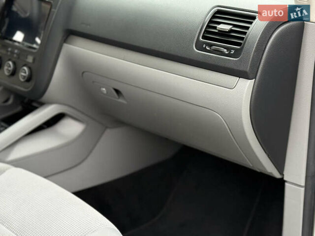 Серый Фольксваген Гольф, объемом двигателя 1.4 л и пробегом 206 тыс. км за 6150 $, фото 37 на Automoto.ua