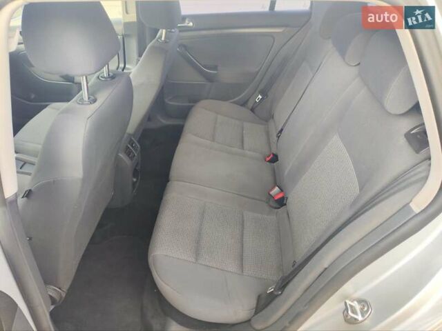 Серый Фольксваген Гольф, объемом двигателя 1.6 л и пробегом 198 тыс. км за 5000 $, фото 16 на Automoto.ua