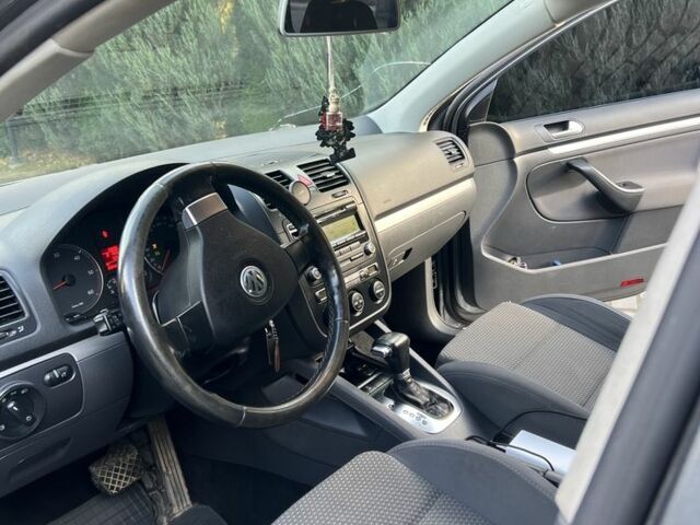 Серый Фольксваген Гольф, объемом двигателя 2 л и пробегом 341 тыс. км за 3500 $, фото 7 на Automoto.ua