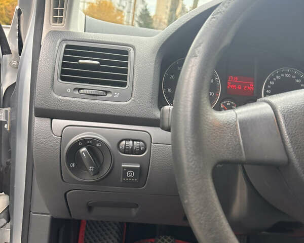 Серый Фольксваген Гольф, объемом двигателя 1.6 л и пробегом 250 тыс. км за 5999 $, фото 18 на Automoto.ua