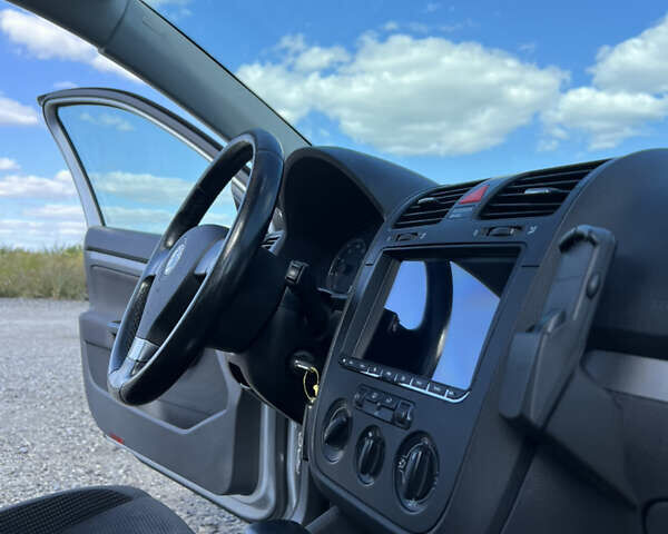 Серый Фольксваген Гольф, объемом двигателя 1.6 л и пробегом 220 тыс. км за 7300 $, фото 20 на Automoto.ua