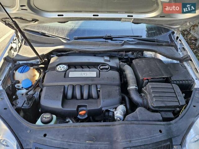 Серый Фольксваген Гольф, объемом двигателя 1.6 л и пробегом 256 тыс. км за 5650 $, фото 12 на Automoto.ua