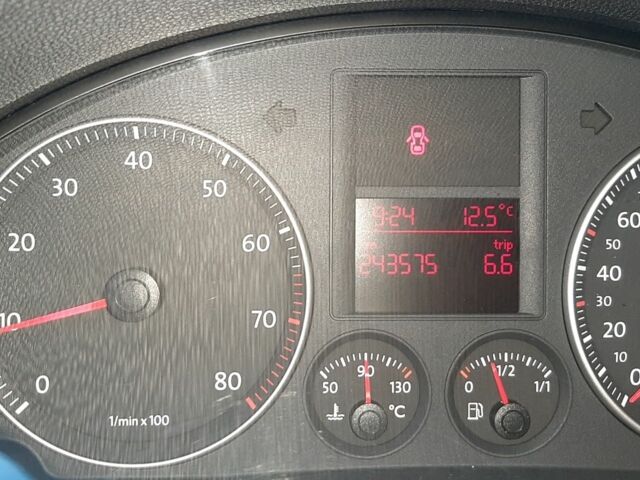 Серый Фольксваген Гольф, объемом двигателя 1.6 л и пробегом 243 тыс. км за 6900 $, фото 18 на Automoto.ua