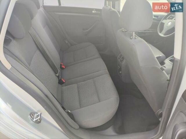 Серый Фольксваген Гольф, объемом двигателя 1.6 л и пробегом 198 тыс. км за 5000 $, фото 18 на Automoto.ua