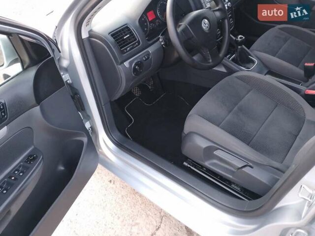 Серый Фольксваген Гольф, объемом двигателя 1.6 л и пробегом 202 тыс. км за 6000 $, фото 19 на Automoto.ua