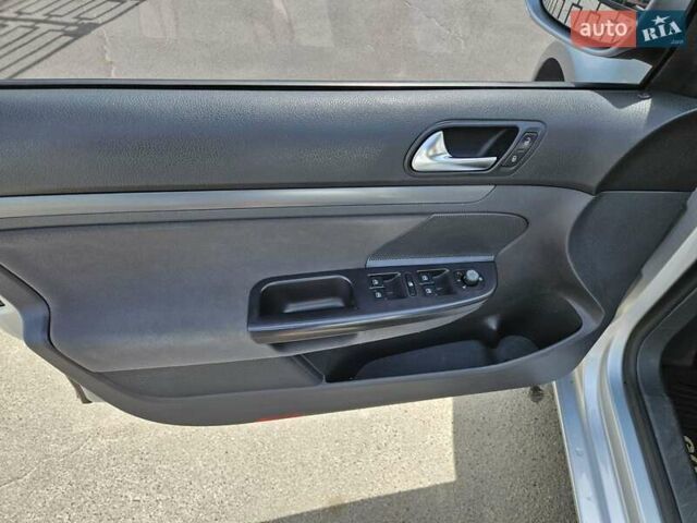 Серый Фольксваген Гольф, объемом двигателя 1.9 л и пробегом 307 тыс. км за 6200 $, фото 8 на Automoto.ua