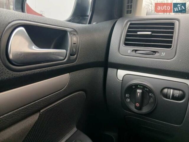 Серый Фольксваген Гольф, объемом двигателя 1.39 л и пробегом 164 тыс. км за 7500 $, фото 22 на Automoto.ua