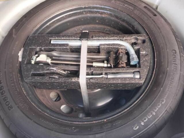 Серый Фольксваген Гольф, объемом двигателя 1.4 л и пробегом 237 тыс. км за 5350 $, фото 11 на Automoto.ua