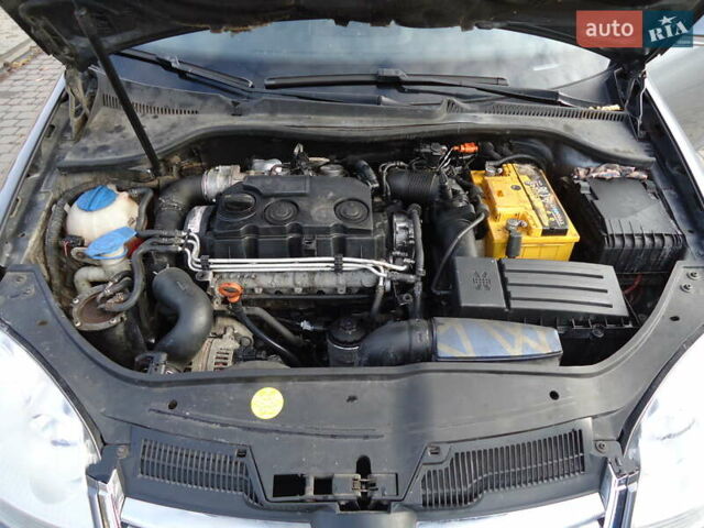 Серый Фольксваген Гольф, объемом двигателя 1.9 л и пробегом 290 тыс. км за 5600 $, фото 22 на Automoto.ua