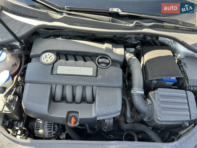 Серый Фольксваген Гольф, объемом двигателя 1.6 л и пробегом 220 тыс. км за 7300 $, фото 31 на Automoto.ua