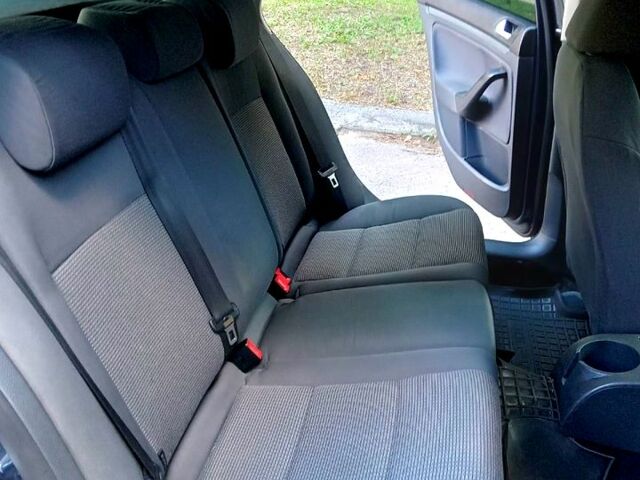 Сірий Фольксваген Гольф, об'ємом двигуна 1.6 л та пробігом 530 тис. км за 5500 $, фото 8 на Automoto.ua