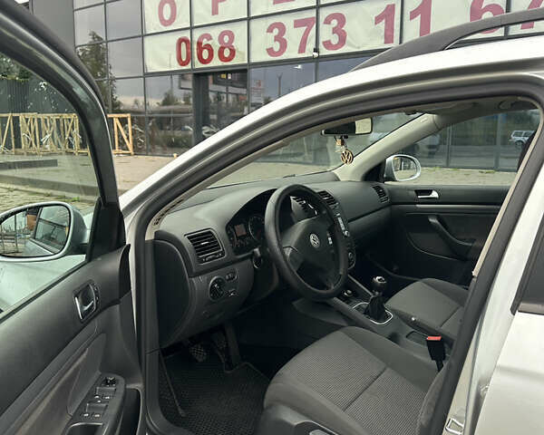 Сірий Фольксваген Гольф, об'ємом двигуна 1.6 л та пробігом 227 тис. км за 6000 $, фото 16 на Automoto.ua