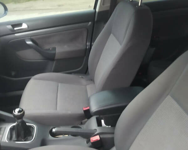 Серый Фольксваген Гольф, объемом двигателя 1.6 л и пробегом 267 тыс. км за 5500 $, фото 13 на Automoto.ua