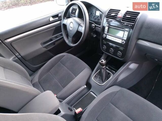 Серый Фольксваген Гольф, объемом двигателя 1.6 л и пробегом 202 тыс. км за 6000 $, фото 28 на Automoto.ua