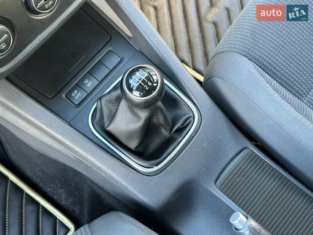 Сірий Фольксваген Гольф, об'ємом двигуна 1.6 л та пробігом 231 тис. км за 7100 $, фото 30 на Automoto.ua
