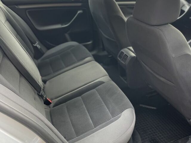 Серый Фольксваген Гольф, объемом двигателя 1.6 л и пробегом 242 тыс. км за 5900 $, фото 15 на Automoto.ua