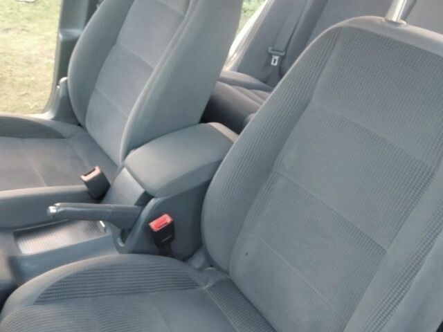 Серый Фольксваген Гольф, объемом двигателя 1.4 л и пробегом 255 тыс. км за 5400 $, фото 4 на Automoto.ua