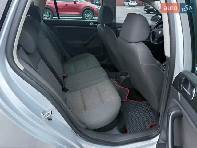 Серый Фольксваген Гольф, объемом двигателя 1.6 л и пробегом 287 тыс. км за 5950 $, фото 33 на Automoto.ua