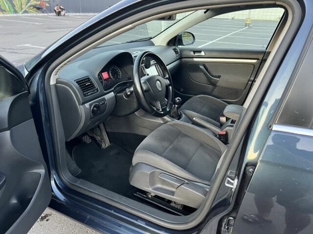 Серый Фольксваген Гольф, объемом двигателя 1.4 л и пробегом 257 тыс. км за 5999 $, фото 6 на Automoto.ua