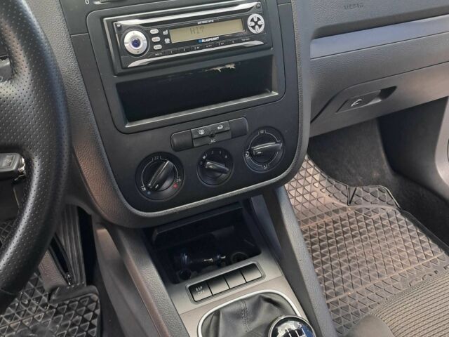 Сірий Фольксваген Гольф, об'ємом двигуна 1.6 л та пробігом 199 тис. км за 5900 $, фото 14 на Automoto.ua