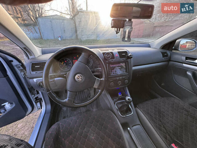 Серый Фольксваген Гольф, объемом двигателя 1.39 л и пробегом 241 тыс. км за 6300 $, фото 3 на Automoto.ua