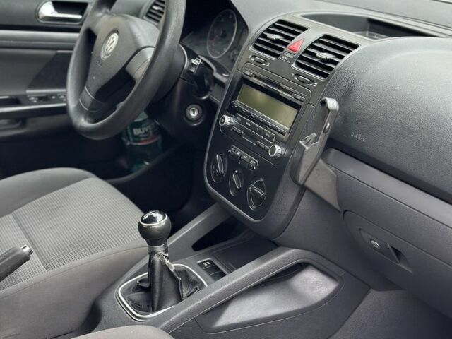 Сірий Фольксваген Гольф, об'ємом двигуна 1.9 л та пробігом 378 тис. км за 2650 $, фото 7 на Automoto.ua